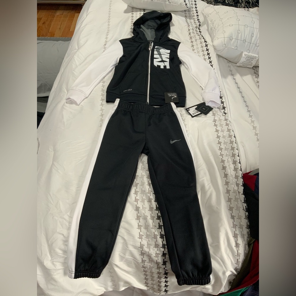 Brand new 2 piece baby boy Nike sweat suit